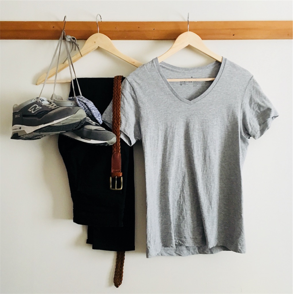 ミニマリスト 服の断捨離 毎日同じ服を着る 服のシステム化が調子いいって話 たわしログ