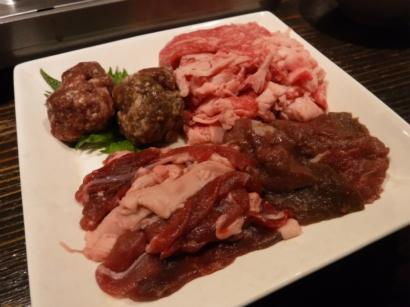 ゴールデンカムイ リスやヒグマの肉ってどんな味 珍獣屋でジビエ料理 とゲテモノ料理 を食べてみた ヒンナヒンナ あと５分夢が見たい