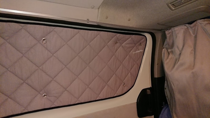 三度目の車中泊 結露はどこへ行った ハイエースキャンピングカー 乗ってみた
