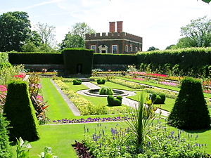 Hampton Court2