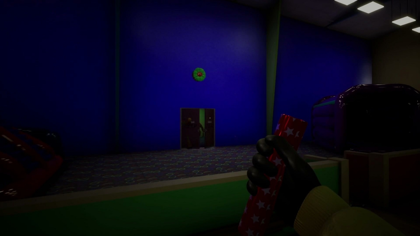 Escape_the_Backrooms_level_fun+_blue_eye_2