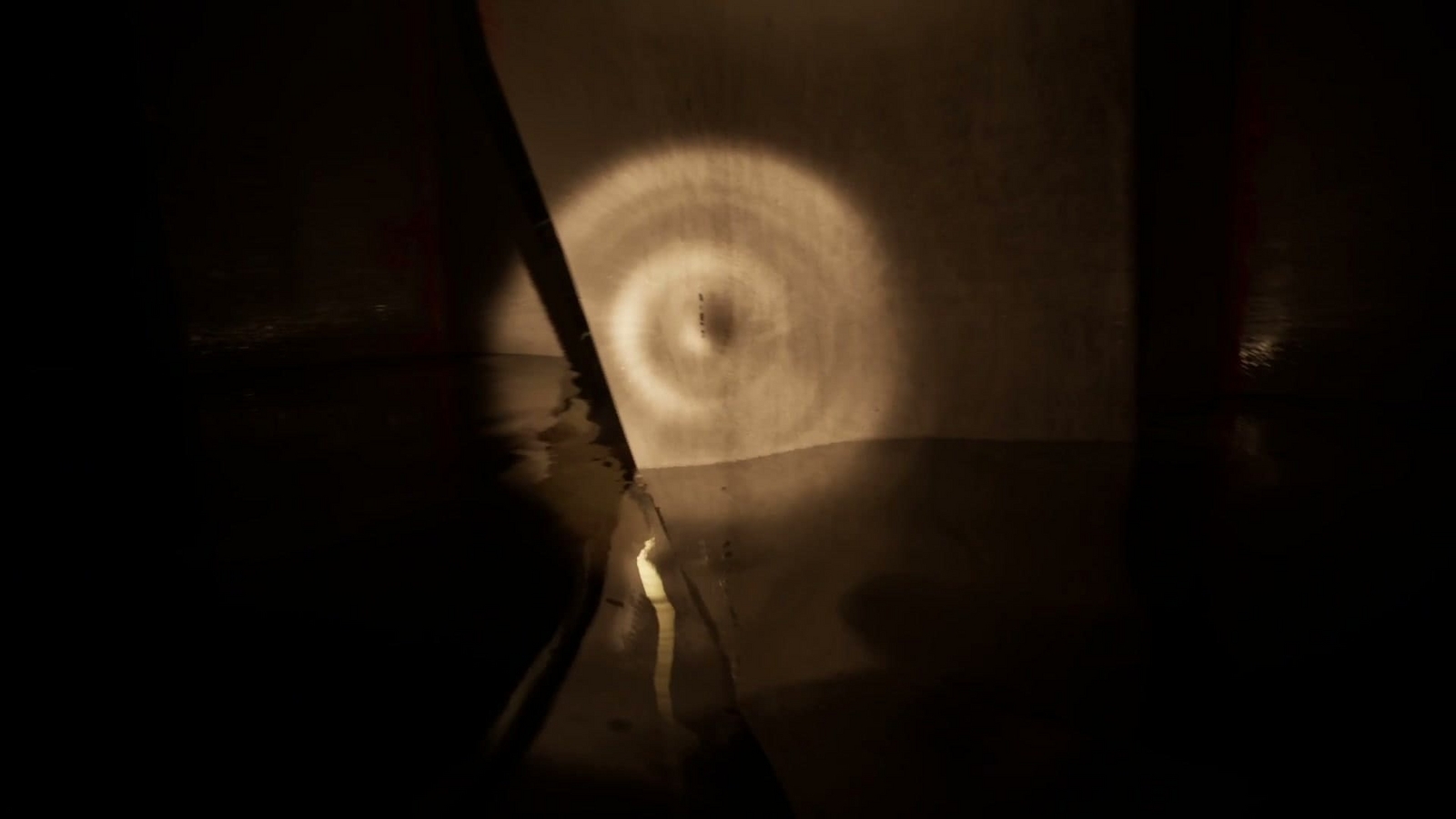 Still_Wakes_the_Deep_Ch2_crack2