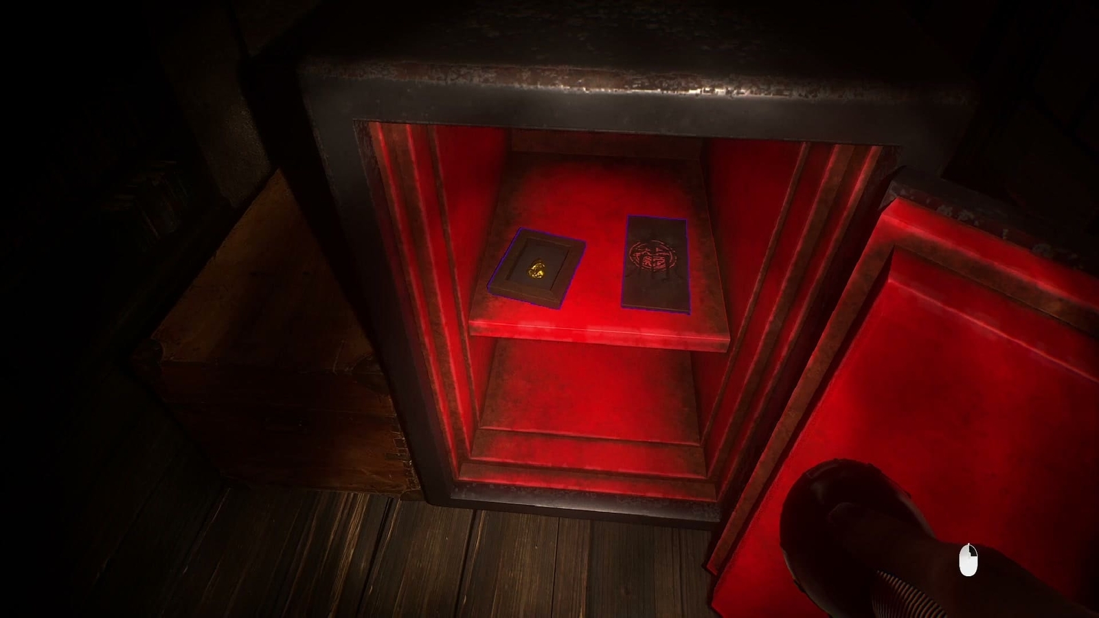 Naribikimura_5_gold_and_amulet