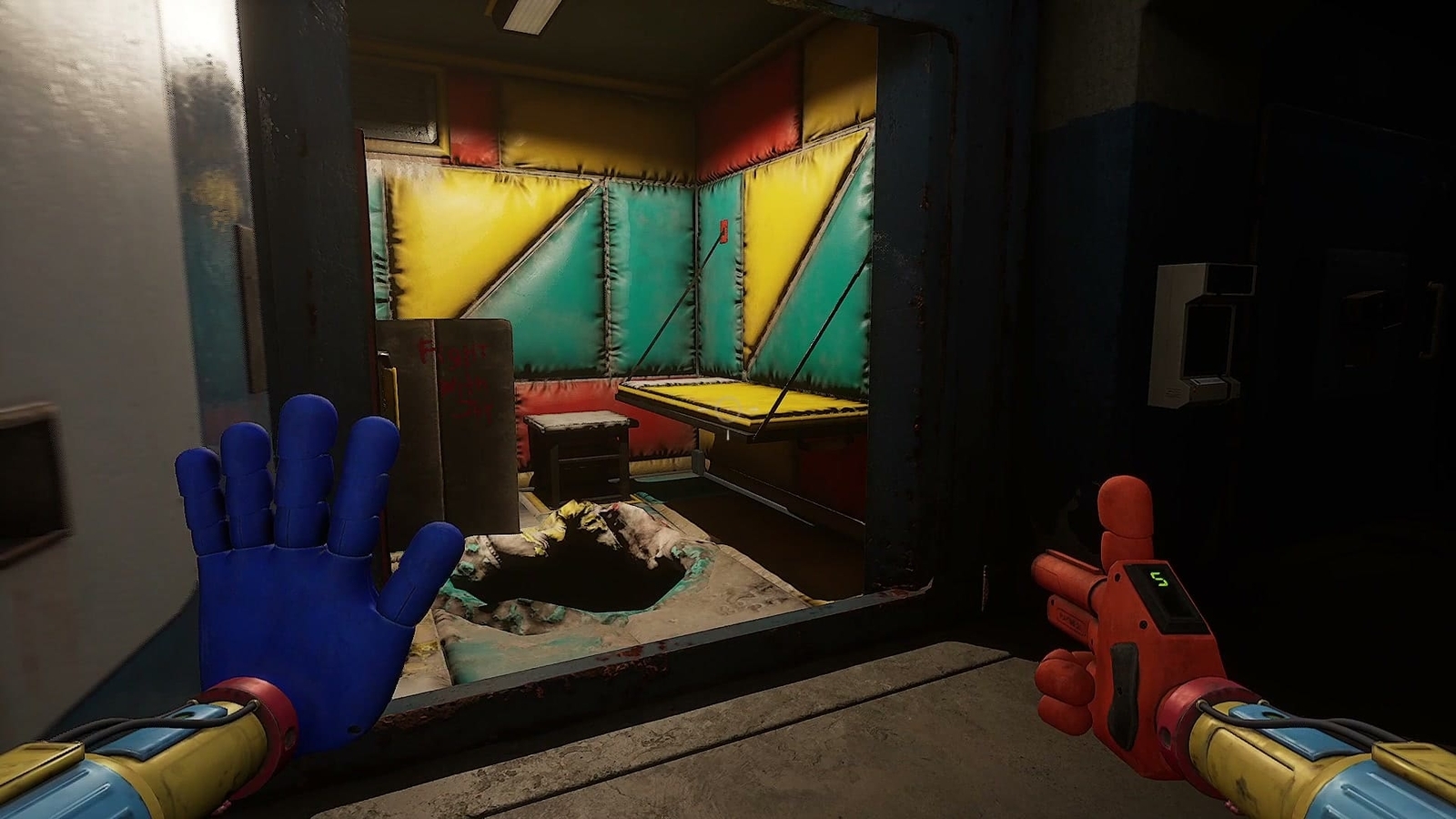 Poppy_Playtime_Chapter4_1_container_hole