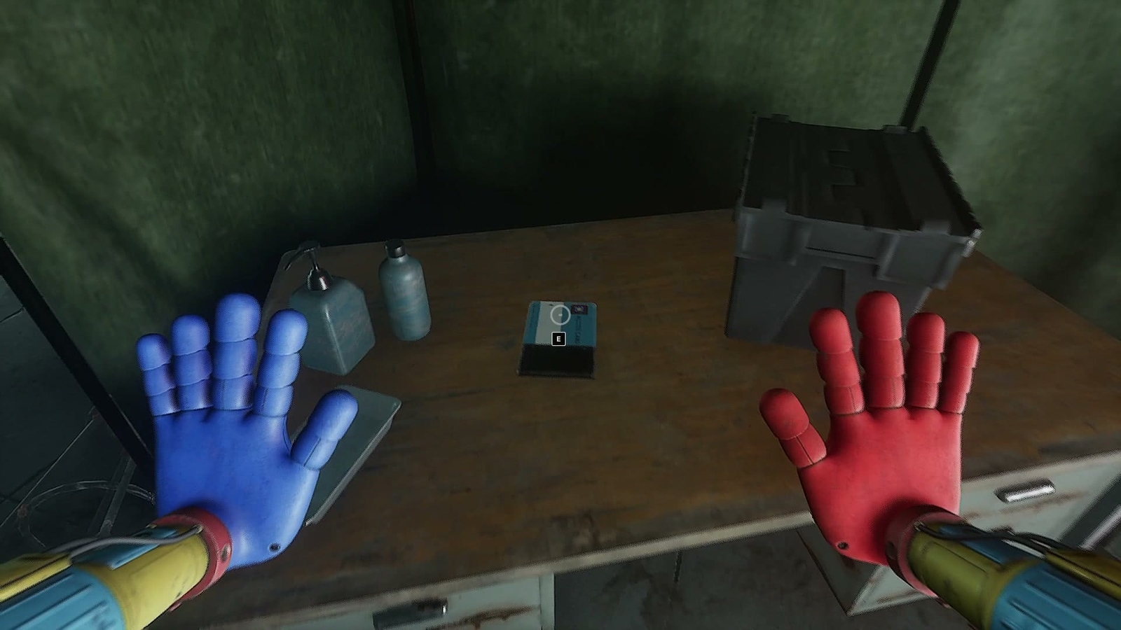 Poppy_Playtime_Chapter4_3_blue_card_key