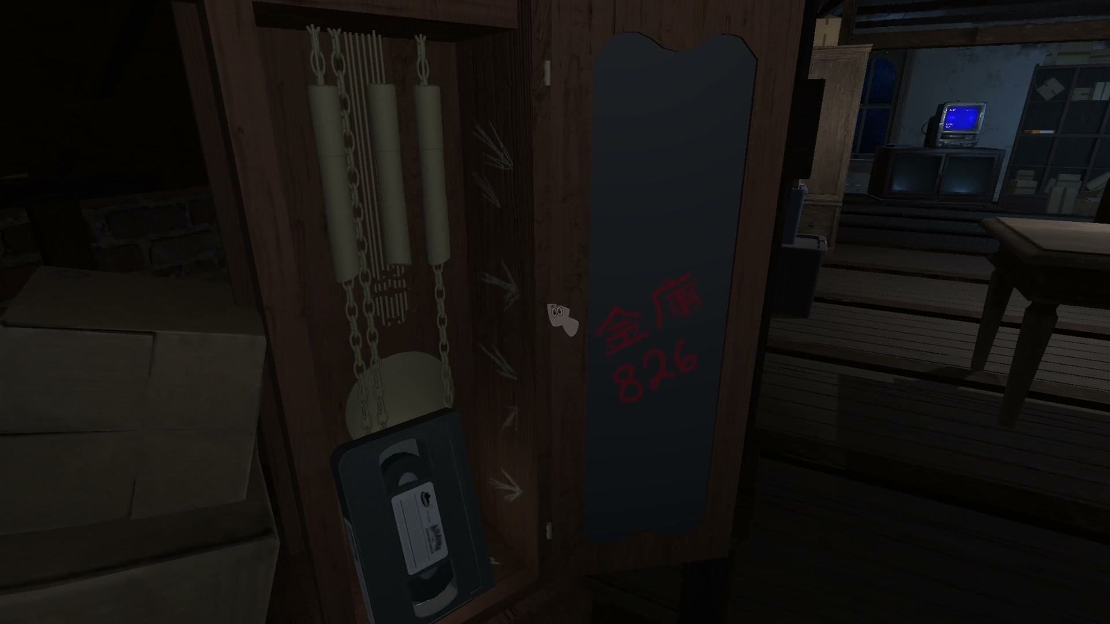 Amanda_the_Adventurer_antique_clock_open