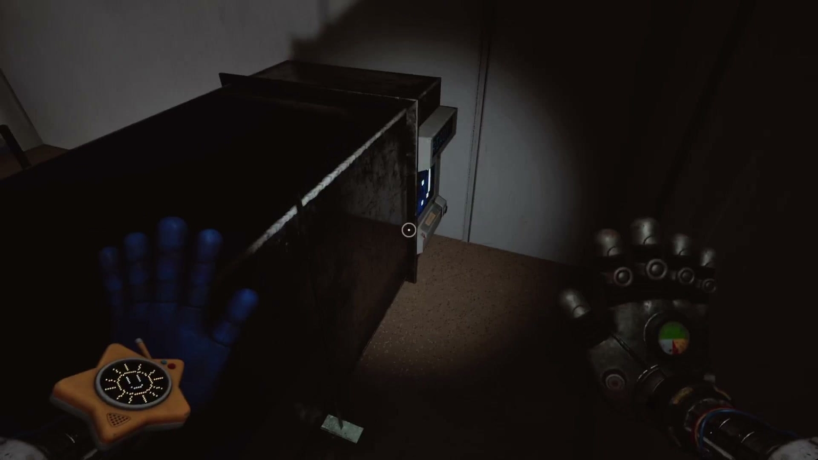 Poppy_Playtime_Chapter_5_Part_3_room_2_blue_hand_scanner_2