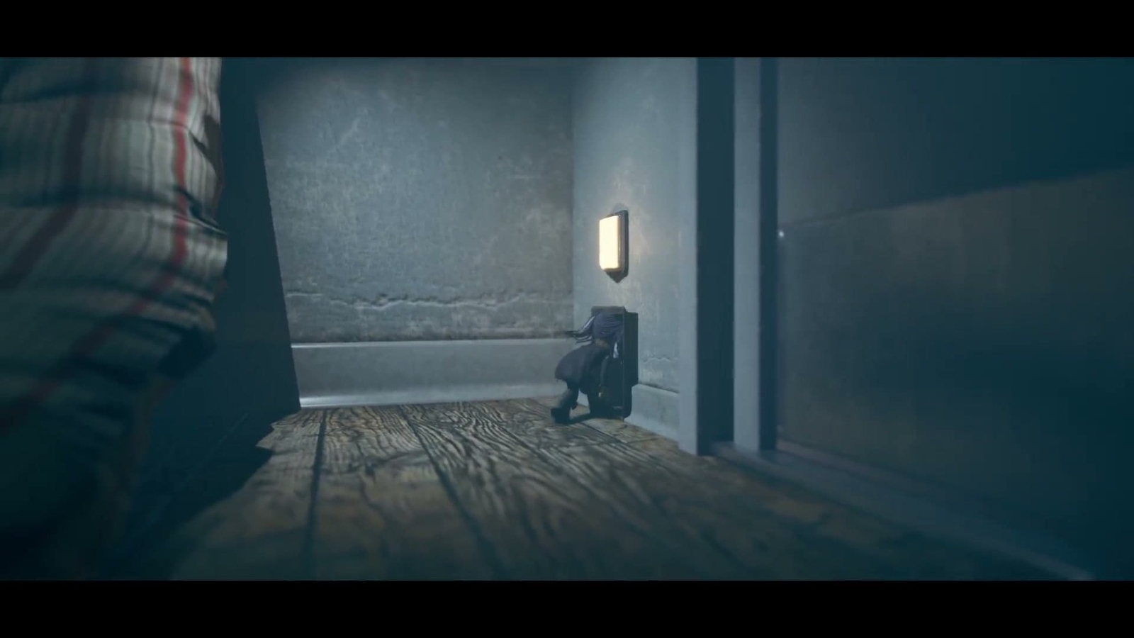 Doll_is_Back_crouch_2
