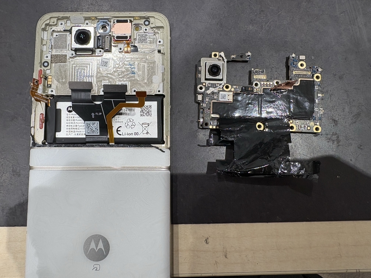 M-51E】Motorola razr 50d 画面交換・基板移植修理【豊中市のお客様