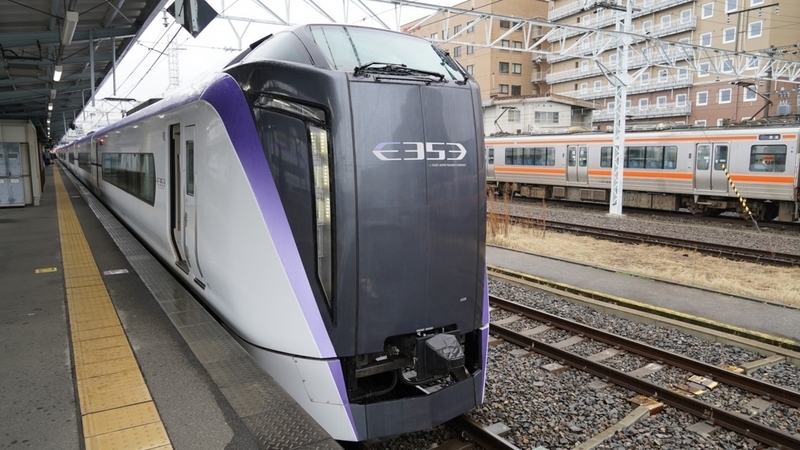 特急あずさの先頭車両の画像