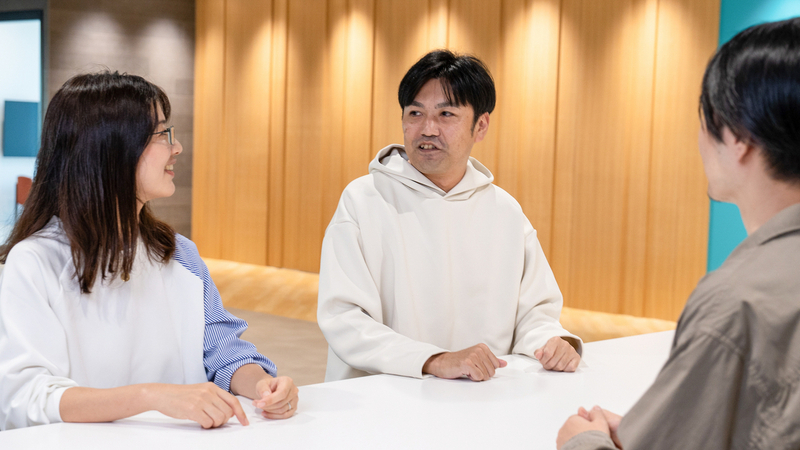 写真：松栄さんと武政さんがお話ししている