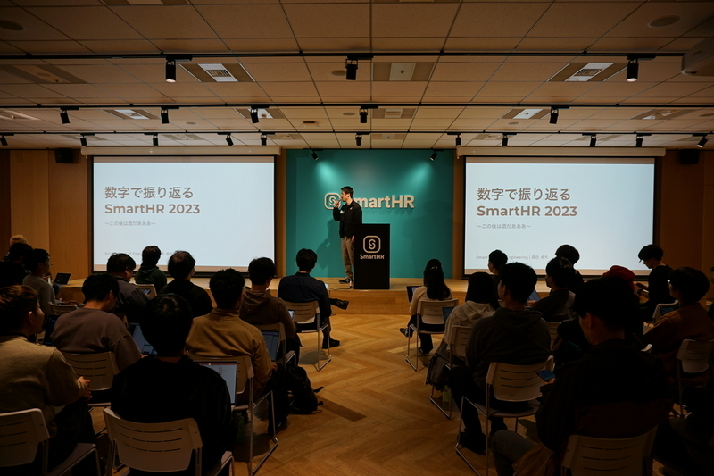 発表されている様子