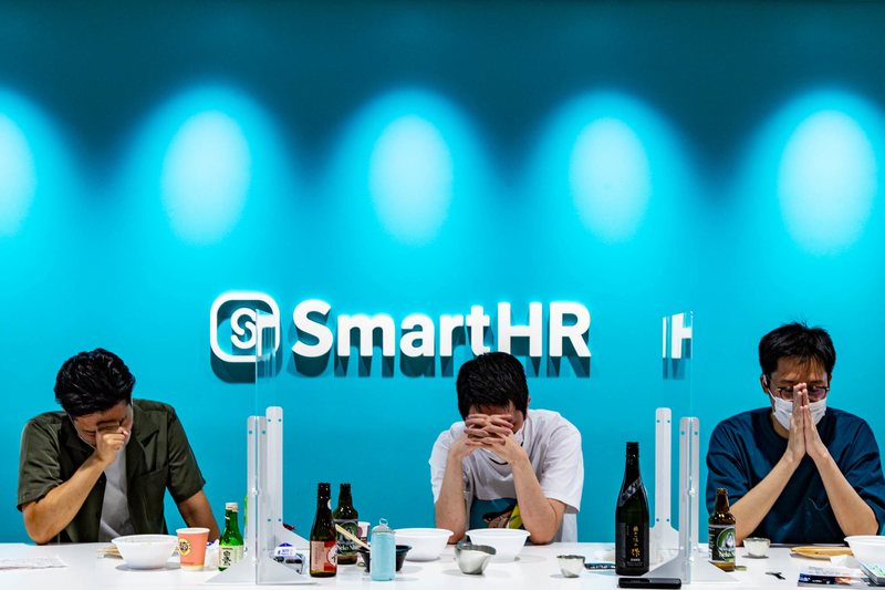 作のランクインを願う参加者たち