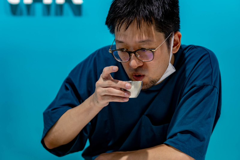 三重の寒梅を飲む藤井さん