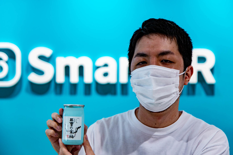 三重の寒梅を持つ森住さん