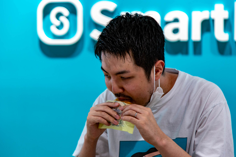 シェル・レーヌを食べる森住さん