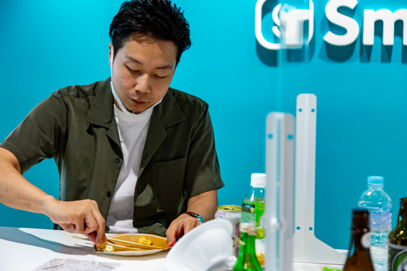 バターを食べる芹澤さん