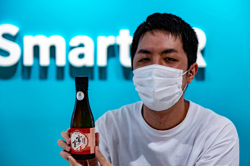 宮の雪を持つ森住さん