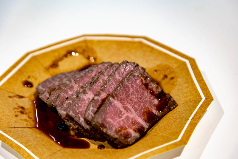 脂の乗ったローストビーフ