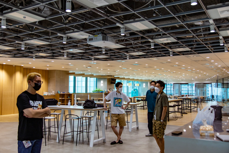 集まる参加者たち