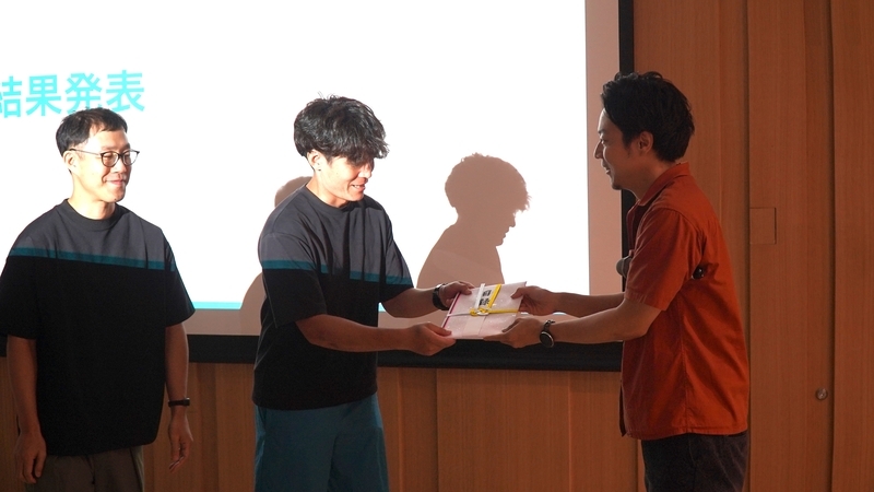 新規事業開発チーム受賞の様子