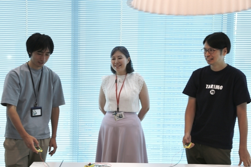 出題が終わり、一息つく3人の写真