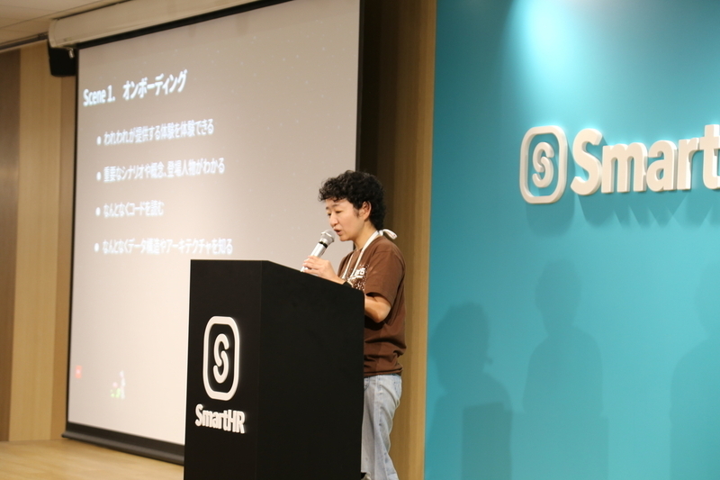 登壇するmakicamelさん