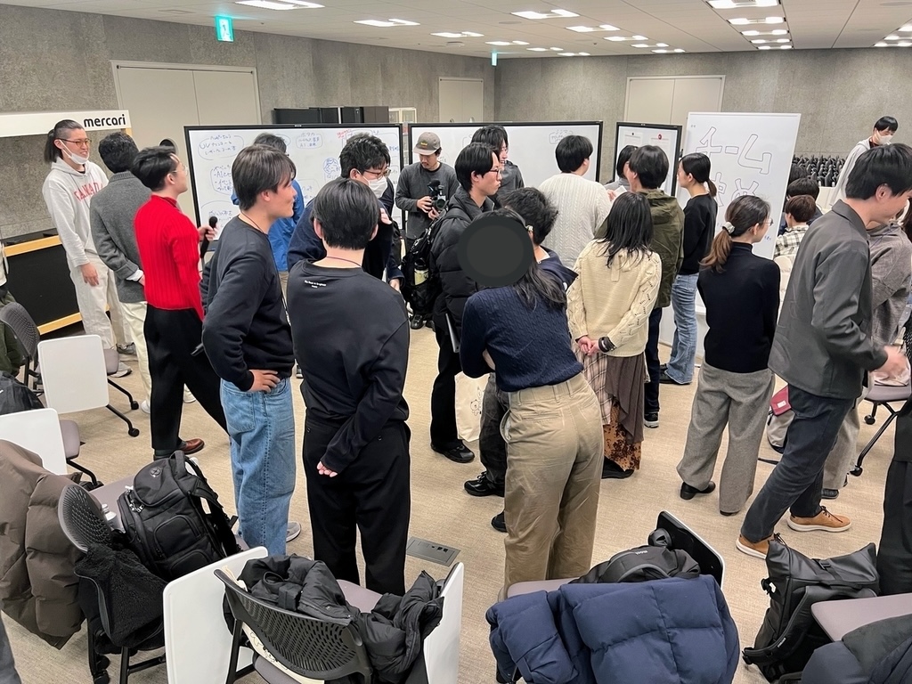 全員立ち上がってチーム分けの相談をしている
