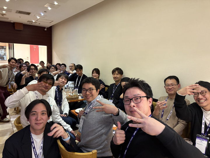 非公式懇親会で参加者が交流している様子