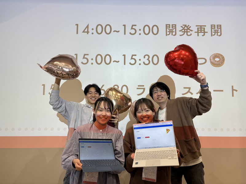 アプリをデプロイできました！参加者とコーチの記念撮影