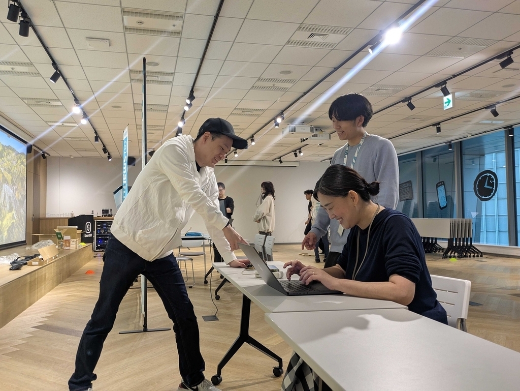 Ruby Showcase郭のリハーサルで撮影した展示イメージ。会場のテーブルを使って展示物を並べた様子が分かる写真となっている