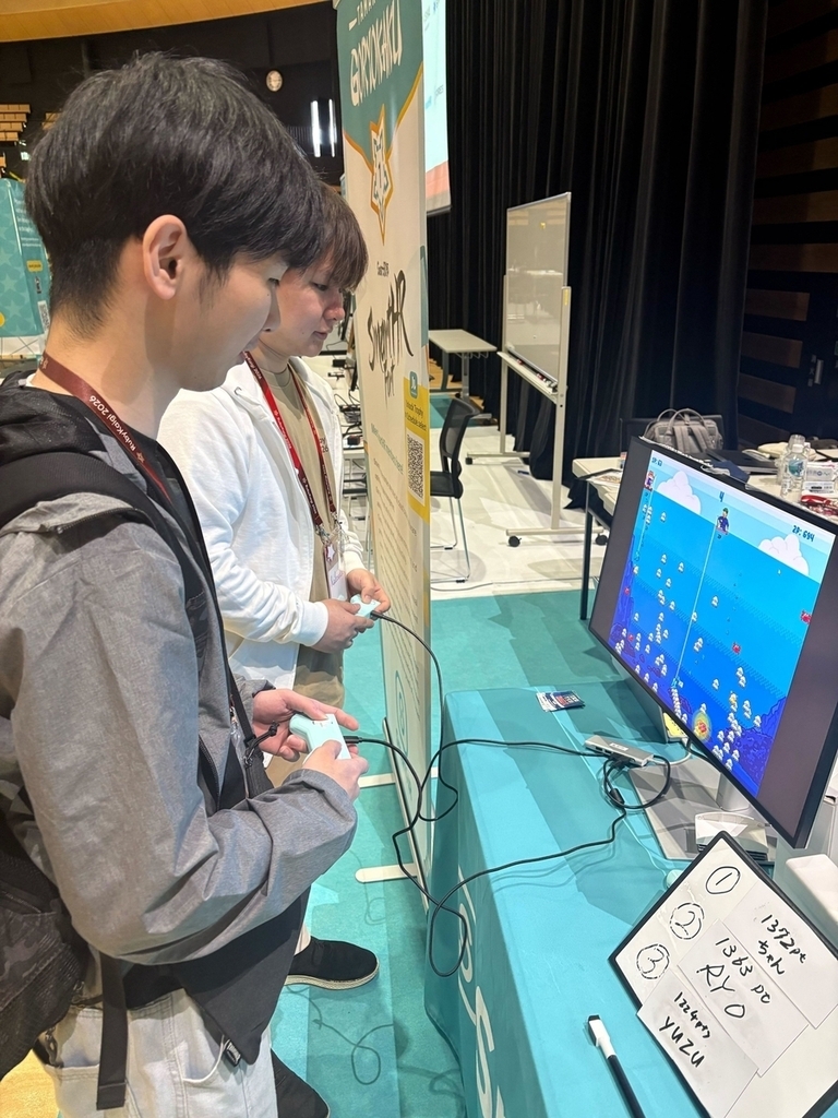 イカ釣りゲーム「IKATSURUBY」をプレイしている様子