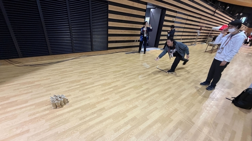 モルックを楽しむ様子