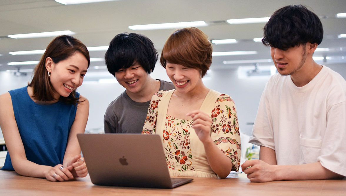 f:id:smartnews_jp:20190627172139j:plain 杉山とチームメンバー