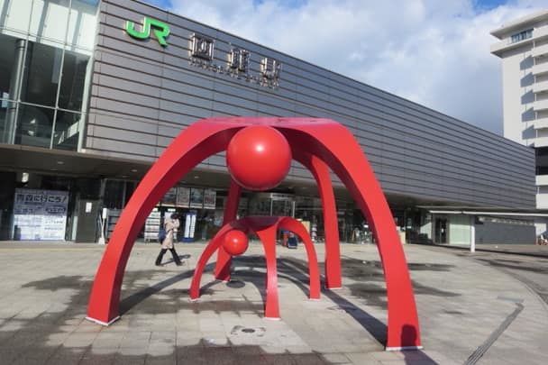 函館駅前のモニュメント