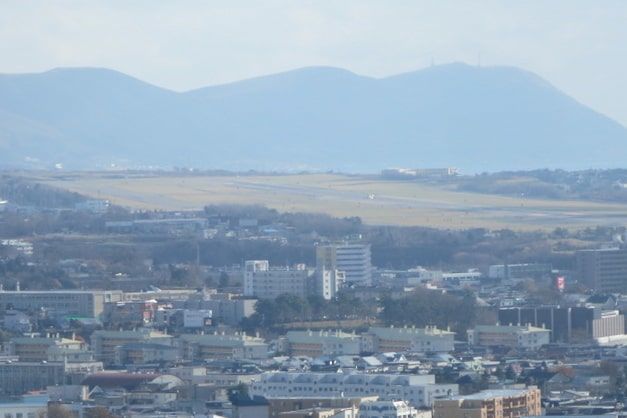 五稜郭タワーの展望台からみる函館空港