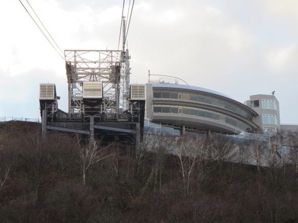 函館山ロープウェイから見る山頂展望台