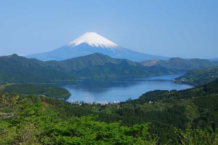 芦ノ湖から望む富士山