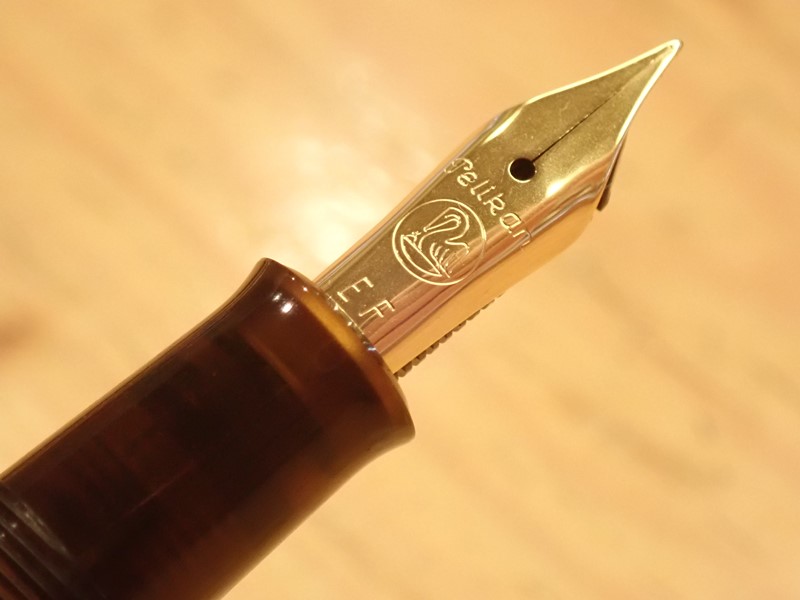 筆記具 Pelikan M200 F Amazon.com : Pelikan Fountain Pen, EF Fine Point, Black