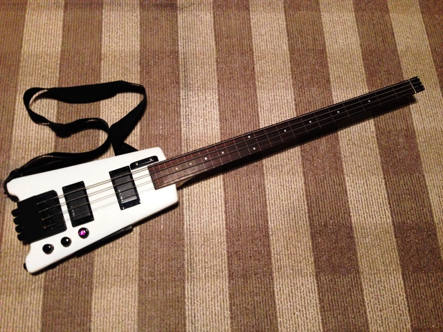 STEINBERGER SPIRIT XT-2の再リフィニッシュ - Something So Right