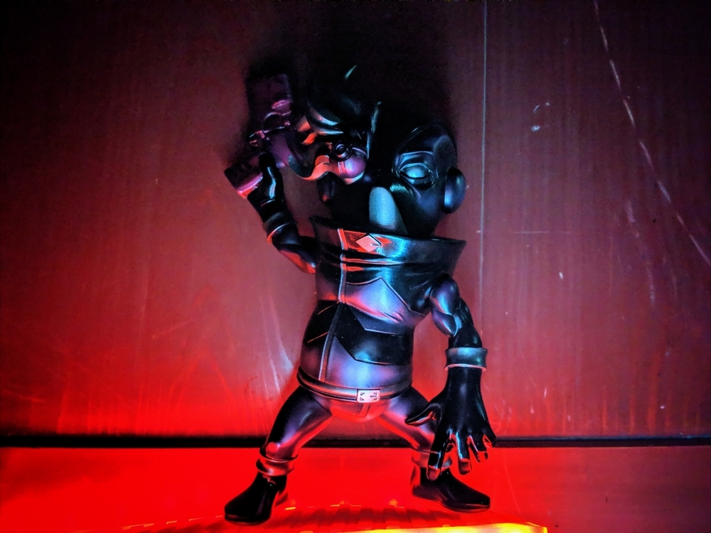 studio24 COMPLEX SHOCK-EYE ヨアケマエブラック ソフビ