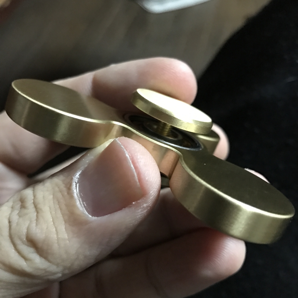 海外で流行ってるらしい、フィジェットトイ! ハンドスピナー 海外で流行ってるらしい、フィジェットトイ! ハンドスピナー