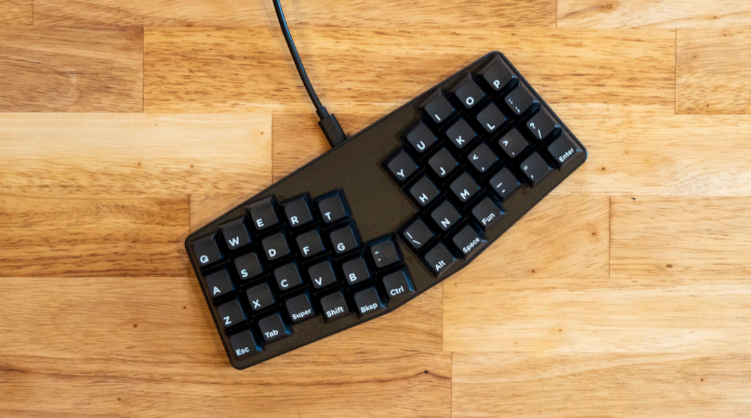 ATREUS 木製キーボード 本体 DIYキット qk65 自作キーボード カスタム