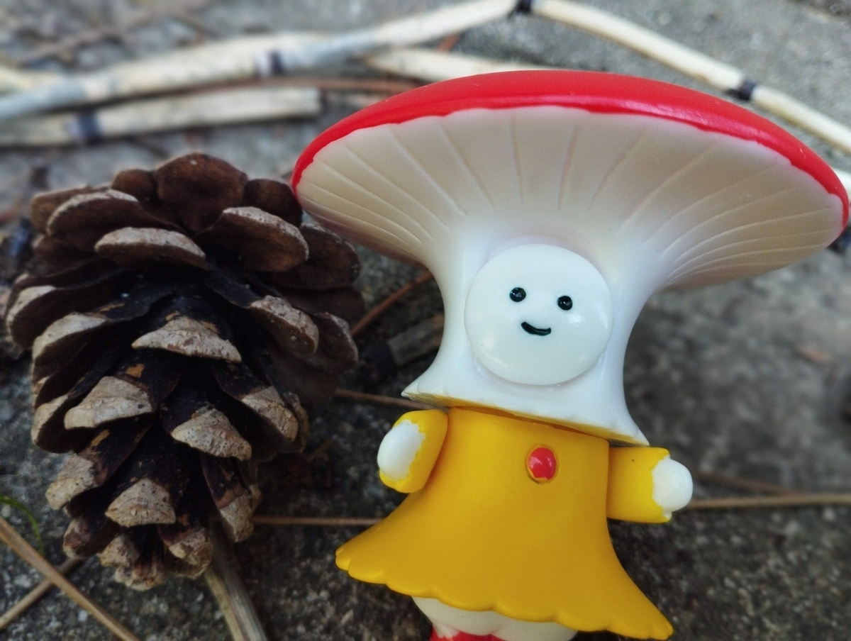 881【きのこのレストラン】白と黄色い服のきのこちゃん付き 881【きのこのレストラン】白と黄色い服のきのこちゃん付きの通販 by