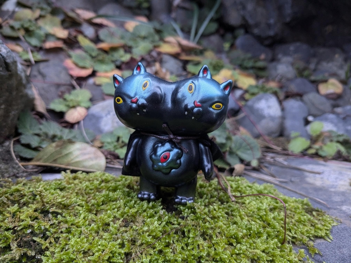 【限定品】LALATOY LALAYO 双生猫　蓄光ソフビ LALATOY / 双生猫［瑪瑙黑 / SYNDICATE限定］〈+Eng sub〉 - smogbom