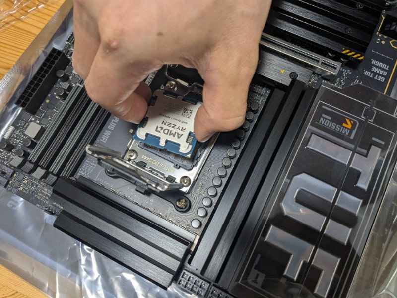 盆休み一日目は弟の自作PC組み立てを手伝う - smogbom