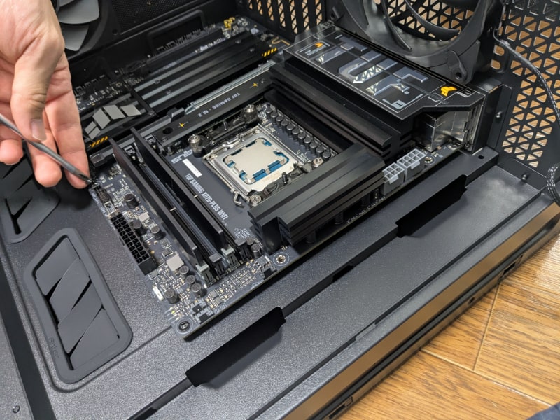盆休み一日目は弟の自作PC組み立てを手伝う - smogbom