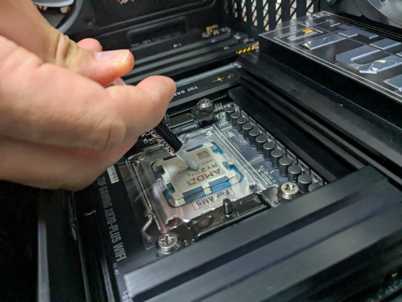 盆休み一日目は弟の自作PC組み立てを手伝う - smogbom