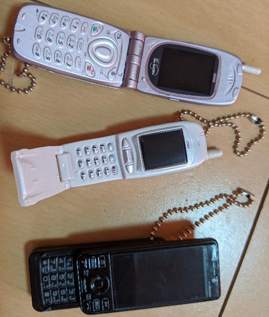 docomoのガラケーコレクションを買いましたよ。 - 僕のSIMピン知りませんか