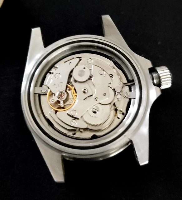 潜水艦　時計 ジン】ドイツ海軍の潜水艦から切り出した鋼鉄をケースに用いた